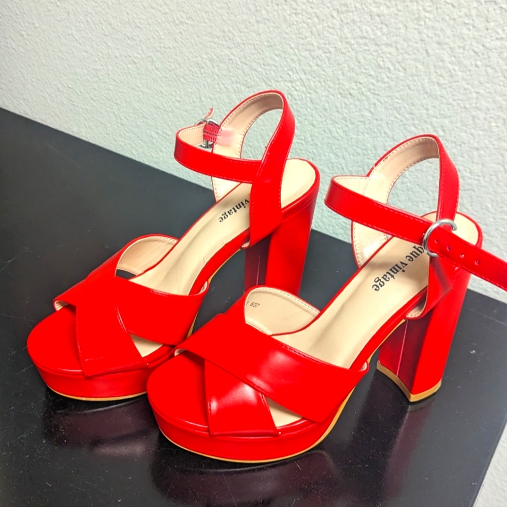 Unique Vintage Red platform shoes, size 6